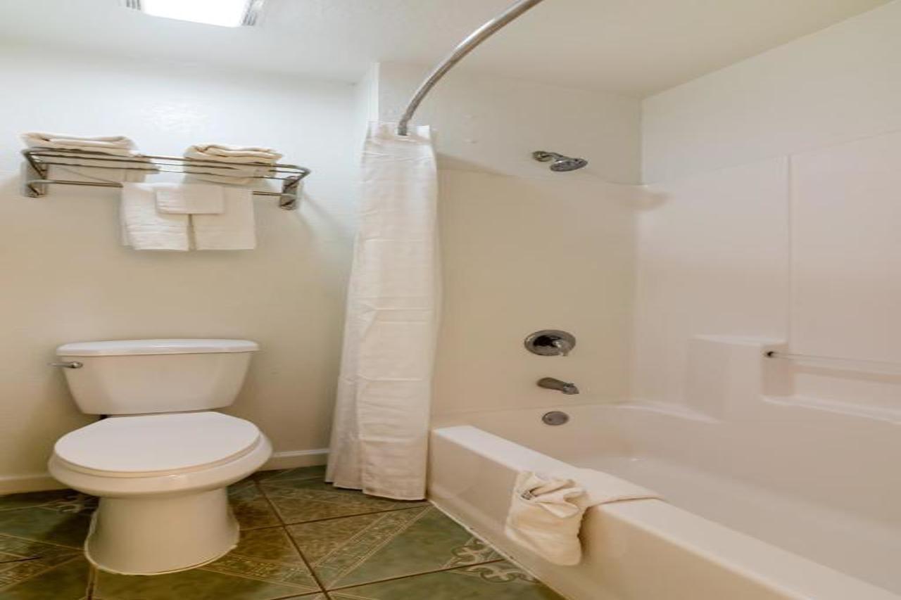 Oyo Garden Inn And Suites Pearsall I-35 East Bagian luar foto