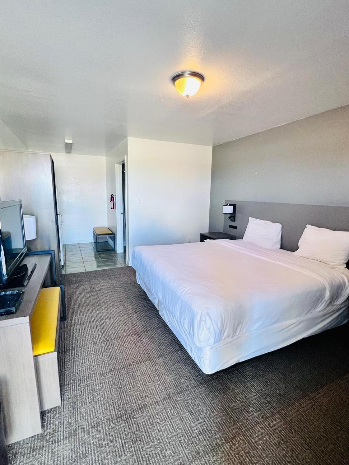 Oyo Garden Inn And Suites Pearsall I-35 East Bagian luar foto