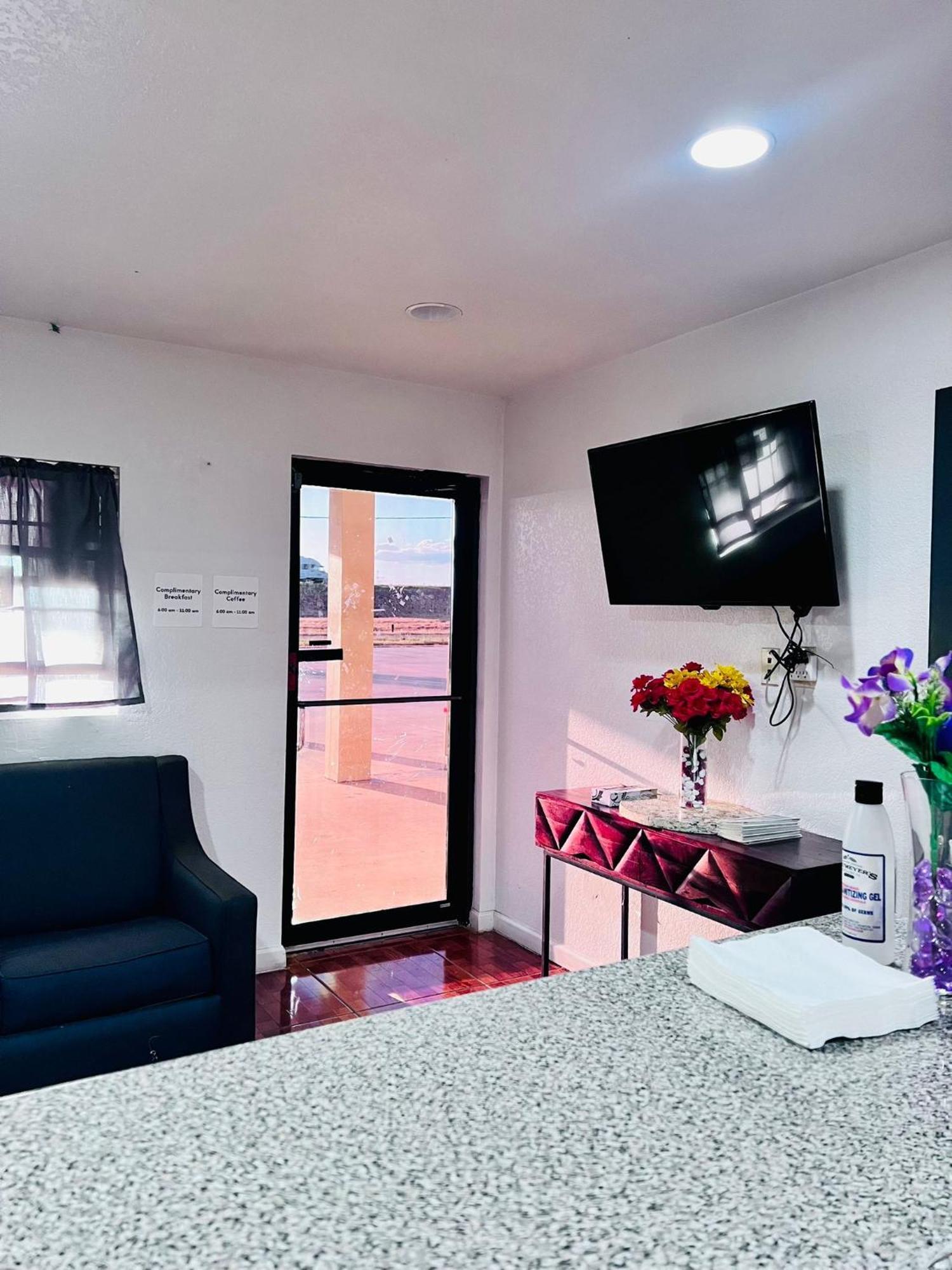 Oyo Garden Inn And Suites Pearsall I-35 East Bagian luar foto